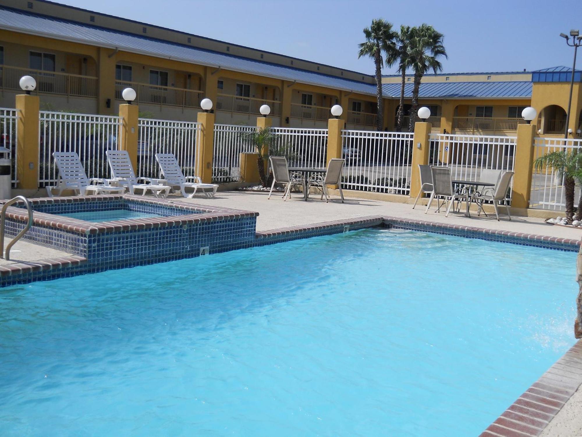 Rodeway Inn & Suites Corpus Christi Exterior foto